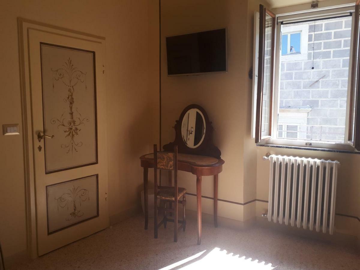 Dolce Rosa ♡ Centro Storico Bed and Breakfast Sansepolcro Εξωτερικό φωτογραφία